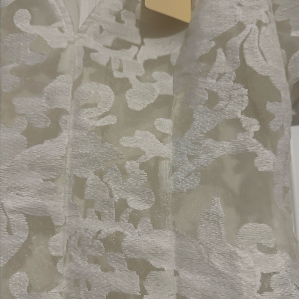 Elegant Cream Lace Top - Picture 4 of 4